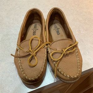 Minnetonka Women’s Moosehide Classic Moccasins